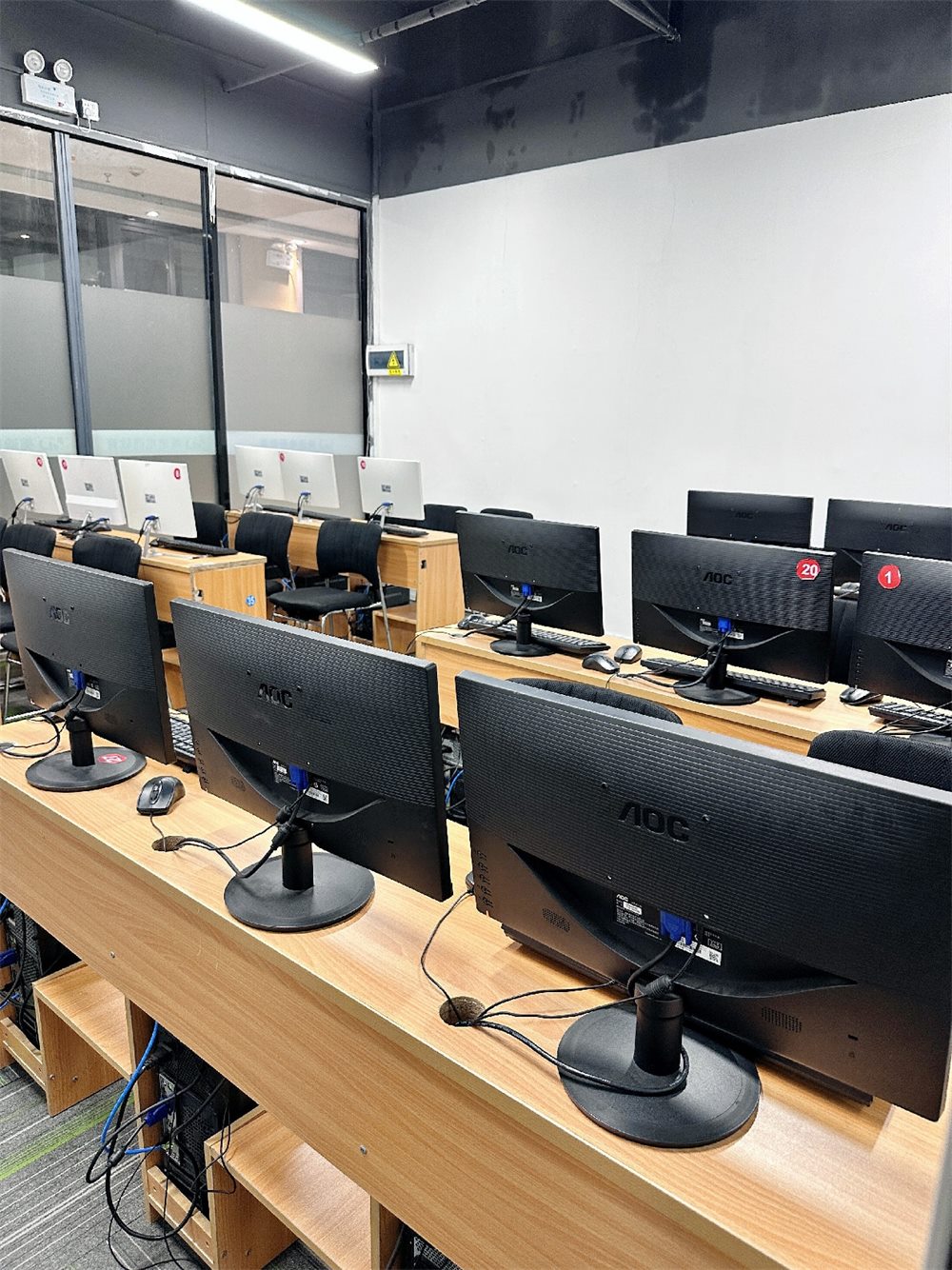 霸导电商实训机房